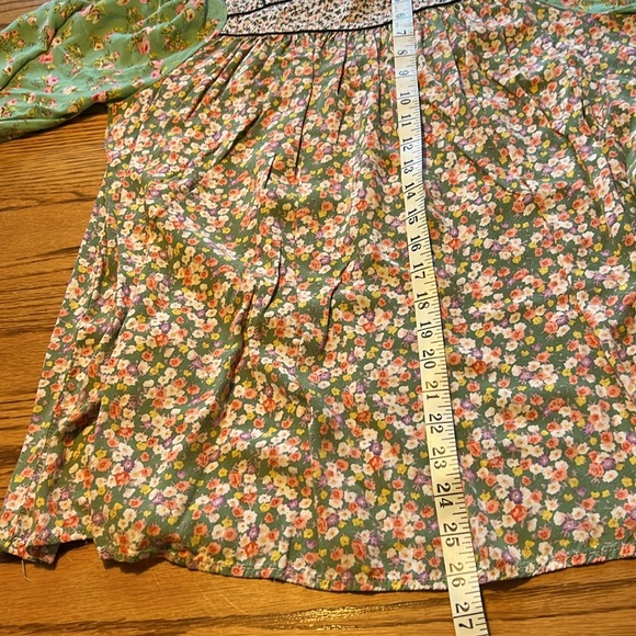 Umgee medium top. Cute matching fabrics - Picture 5 of 5